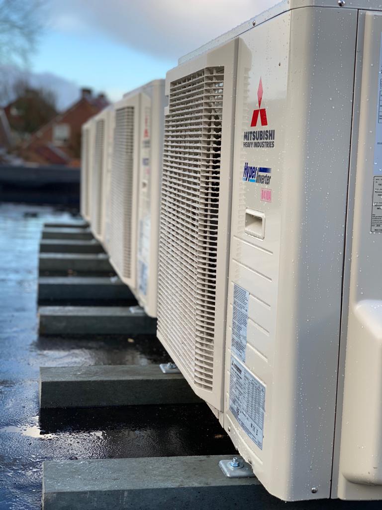 Mitsubishi dakinstallatie door Van Lagen